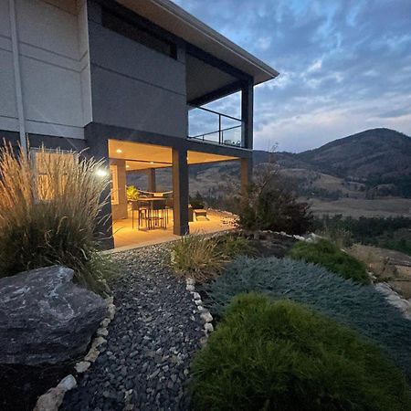 Beautiful Suite On Golf Course Kelowna Exterior photo