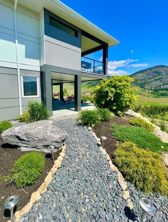 Beautiful Suite On Golf Course Kelowna Exterior photo