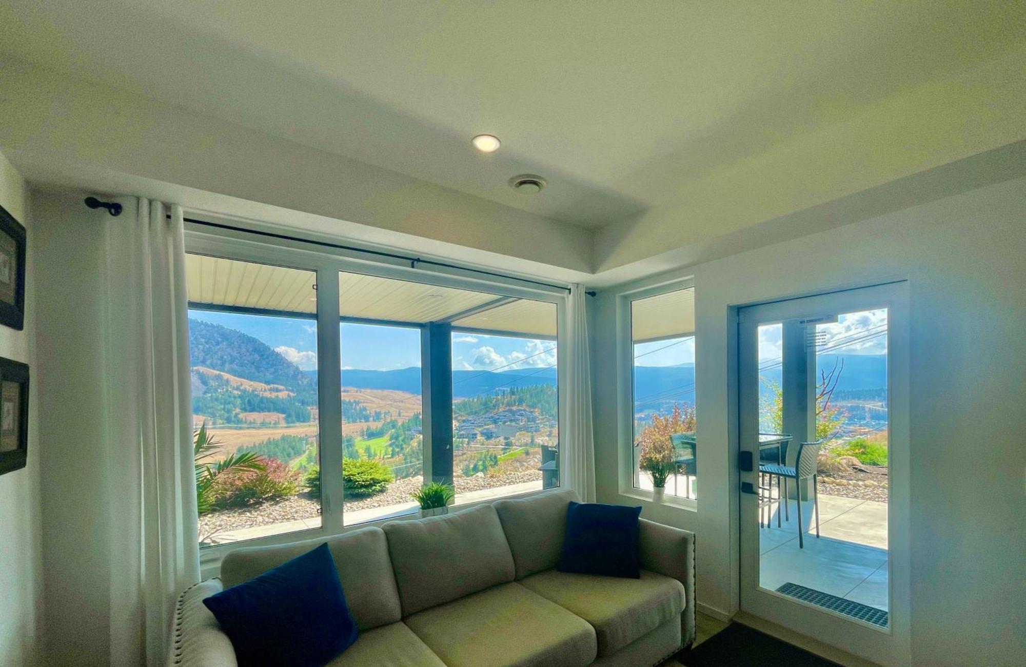 Beautiful Suite On Golf Course Kelowna Exterior photo