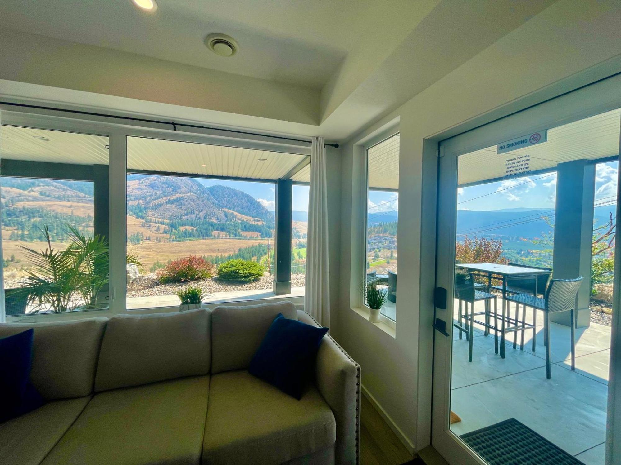 Beautiful Suite On Golf Course Kelowna Exterior photo