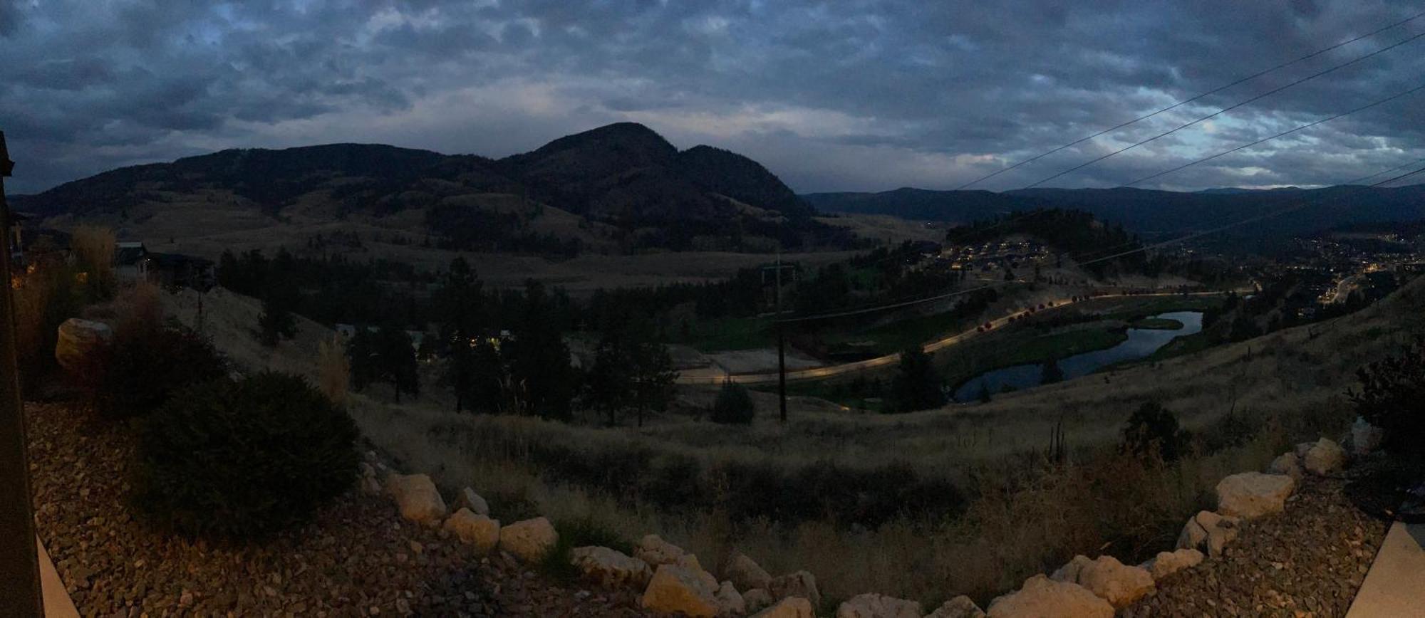 Beautiful Suite On Golf Course Kelowna Exterior photo