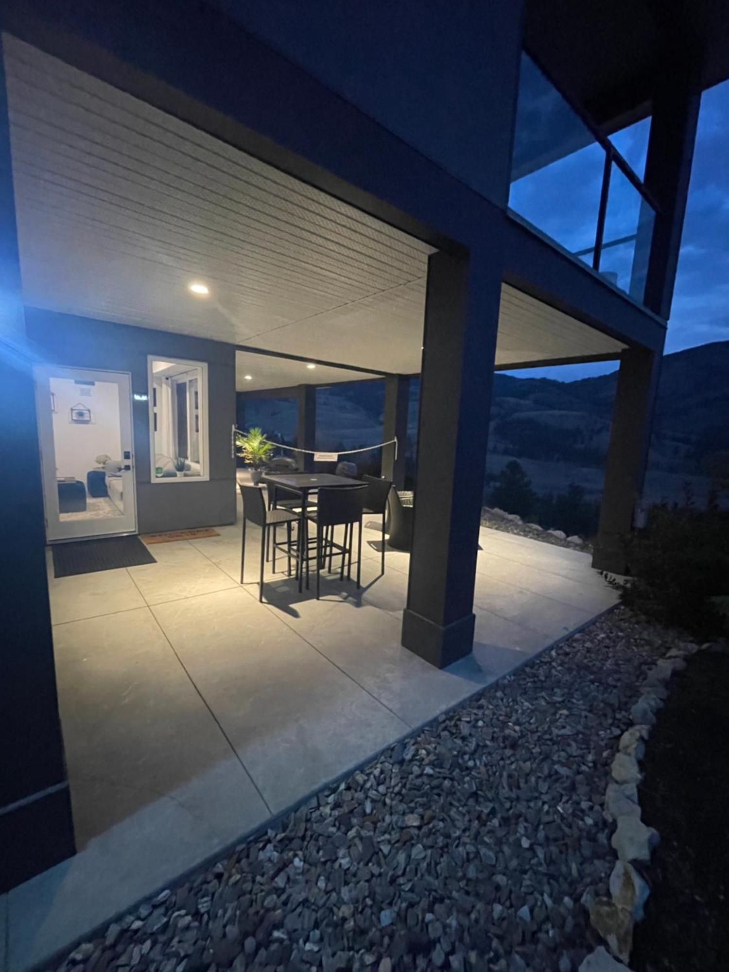 Beautiful Suite On Golf Course Kelowna Exterior photo