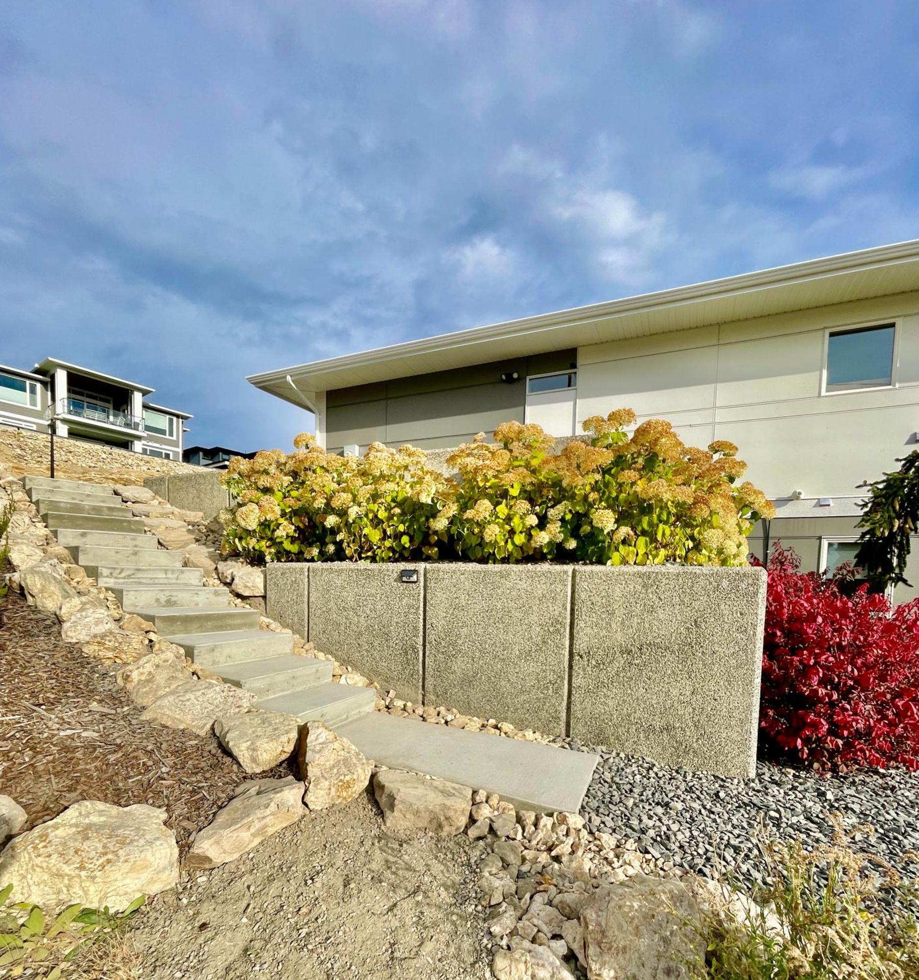 Beautiful Suite On Golf Course Kelowna Exterior photo