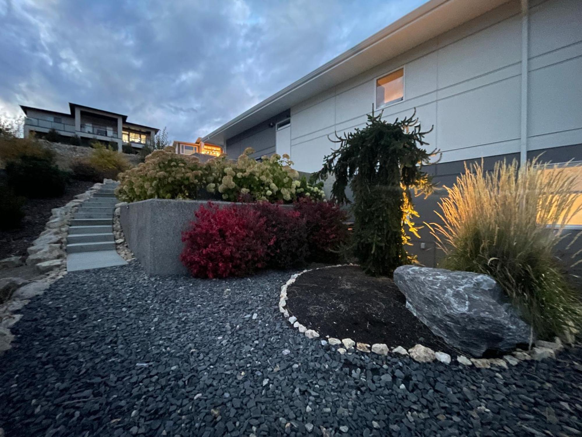 Beautiful Suite On Golf Course Kelowna Exterior photo