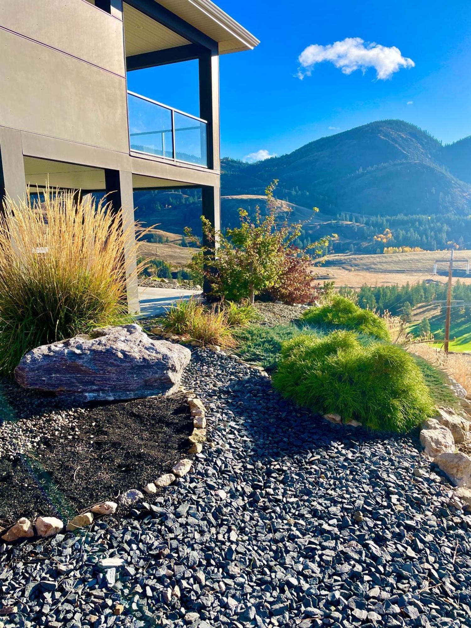 Beautiful Suite On Golf Course Kelowna Exterior photo