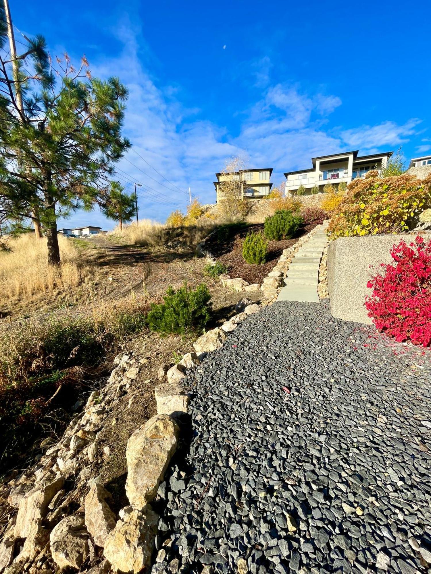 Beautiful Suite On Golf Course Kelowna Exterior photo