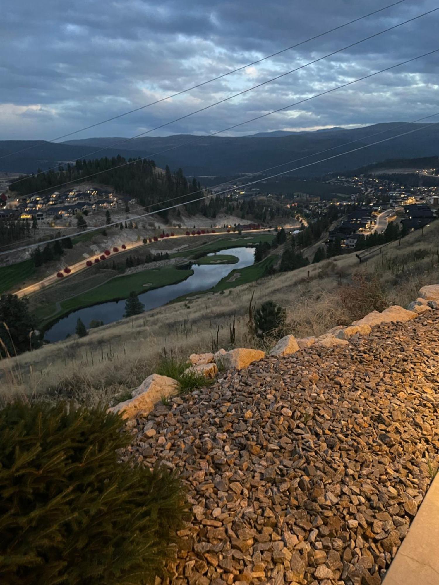 Beautiful Suite On Golf Course Kelowna Exterior photo