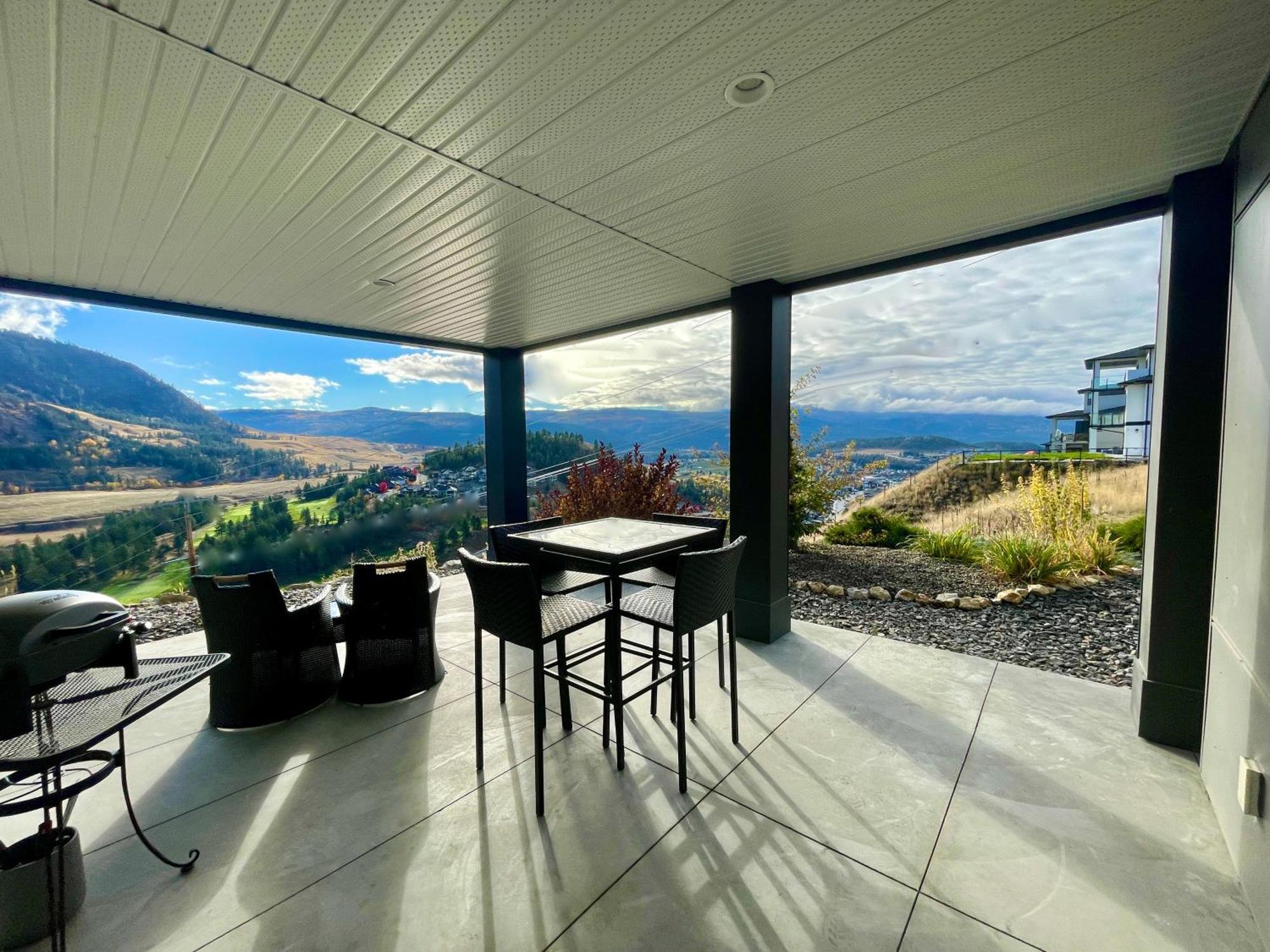 Beautiful Suite On Golf Course Kelowna Exterior photo